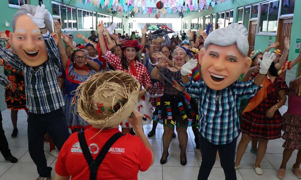 Arraial da FUnATI anima público idoso