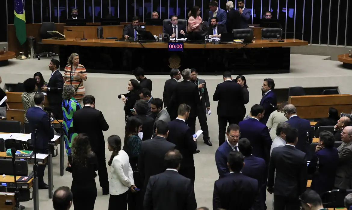 Plenário da Câmara derruba decreto