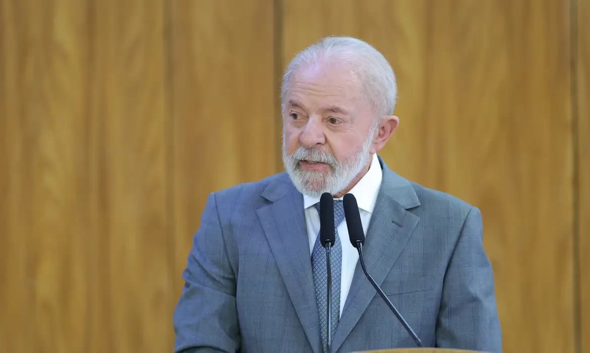 Lula veta aumento de número de deputados