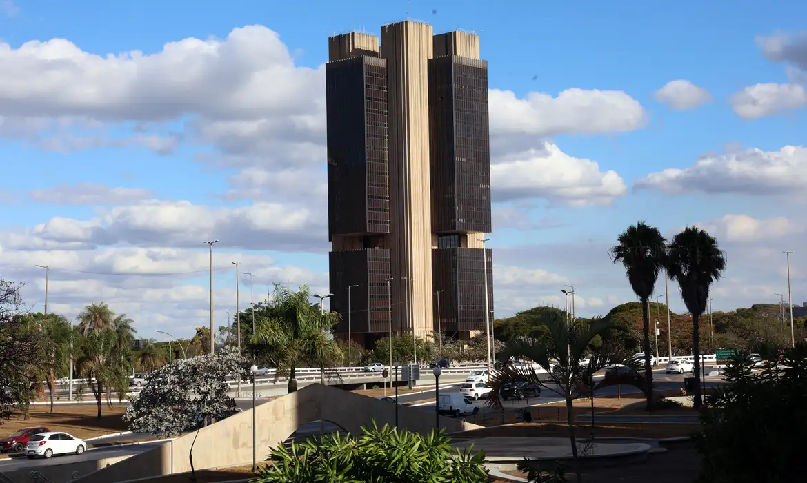 Copom mantém juros básicos da economia em 15%