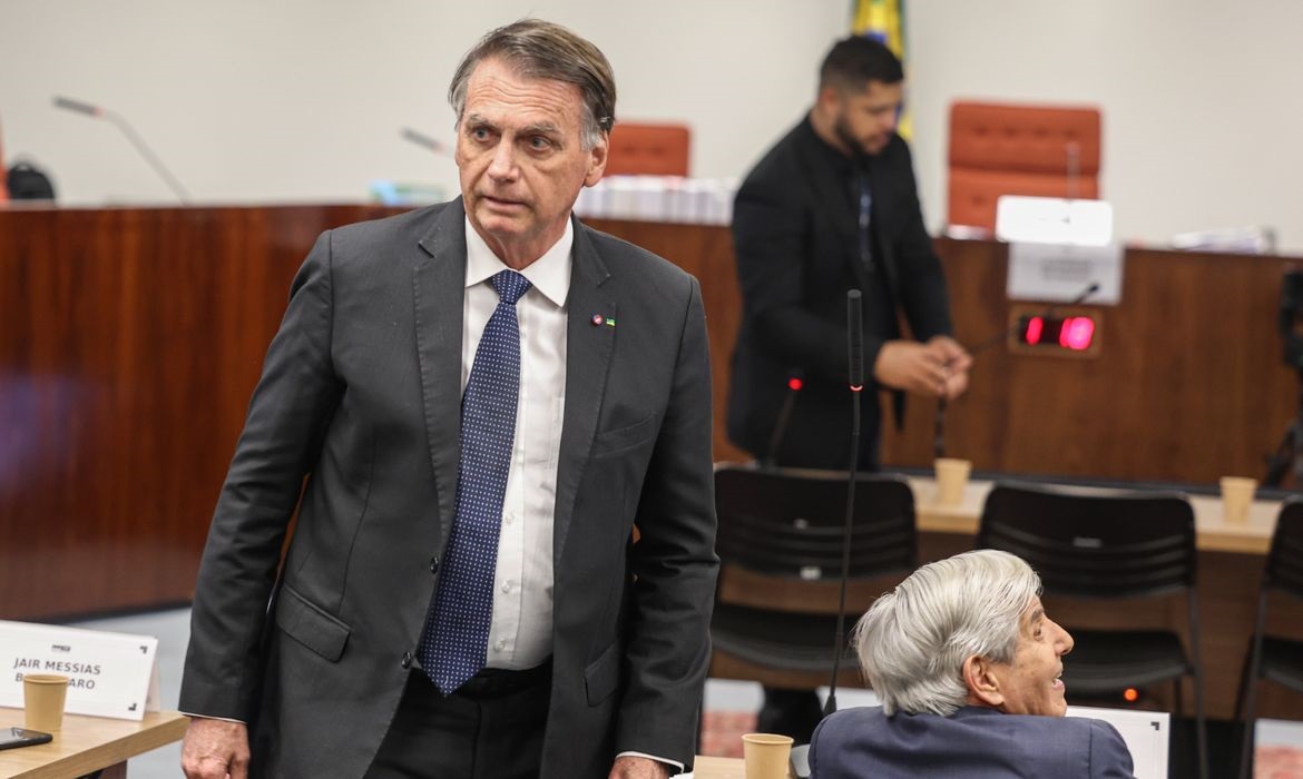 PGR pede condenação de Bolsonaro e mais 7 réus