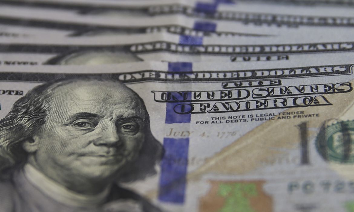 Dinheiro de brasileiros no exterior soma US$ 654,5