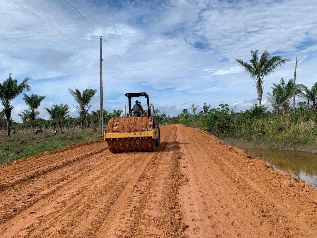 No Careiro da Várzea, Governo do Amazonas executa a pavimentação