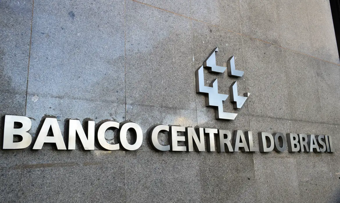 Mercado financeiro reduz projeção de inflação