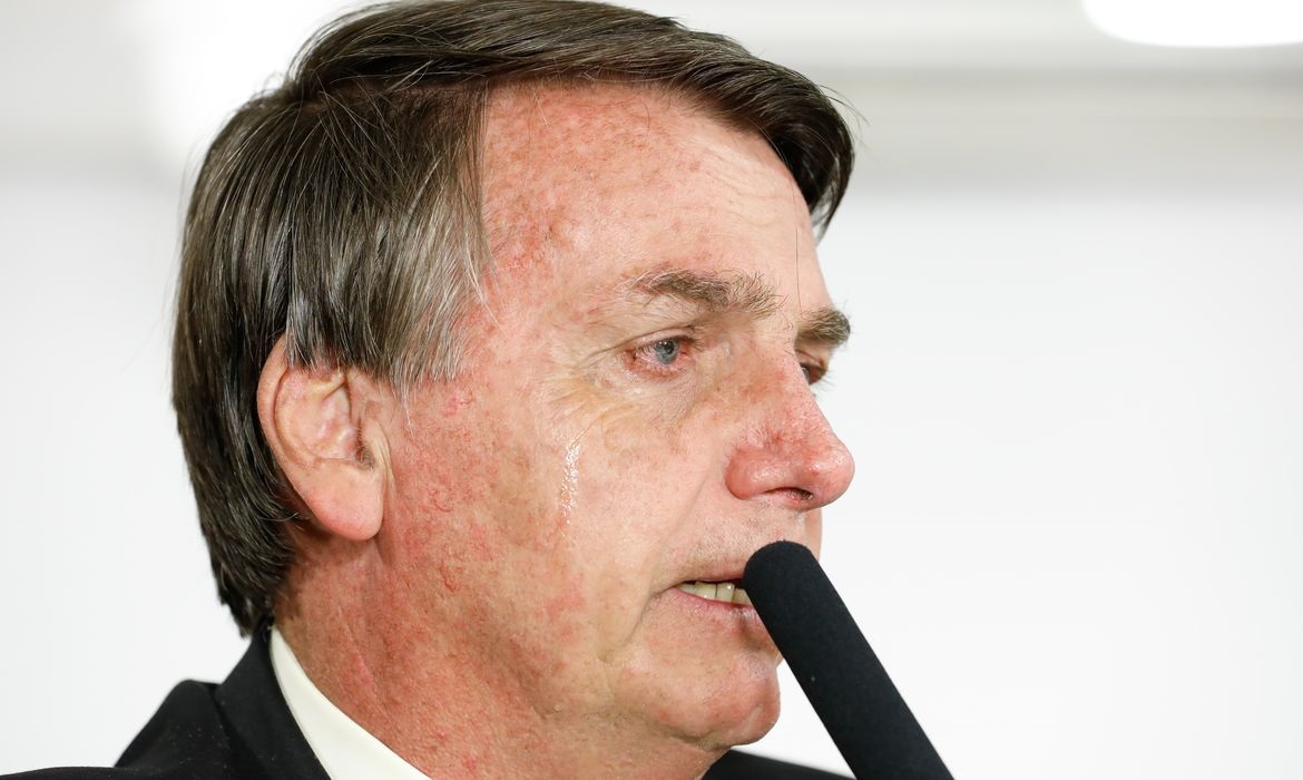 PF cumpre mandados na casa de Jair Bolsonaro