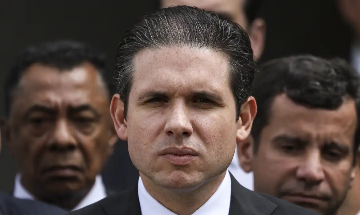Oposição vai à Câmara, mas Hugo Motta proíbe reunião