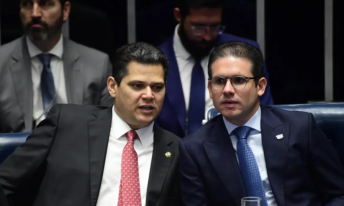 Chefes do Senado e da Câmara falam em união contra