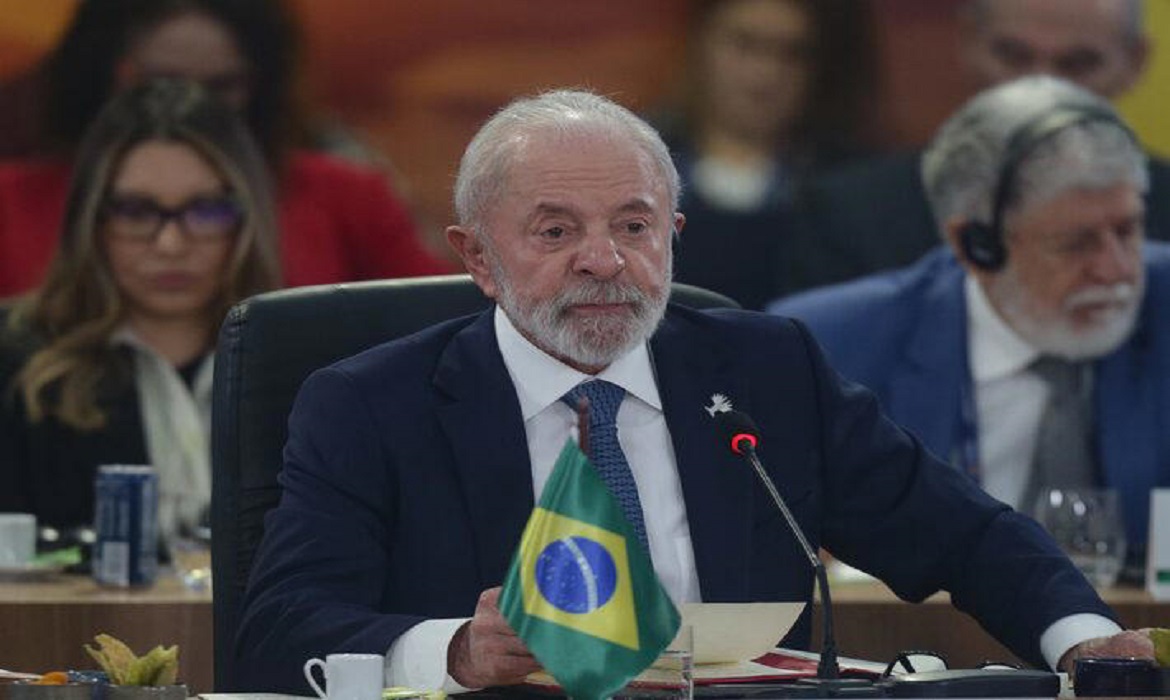 Lula assina decreto que reduz IPI para carros