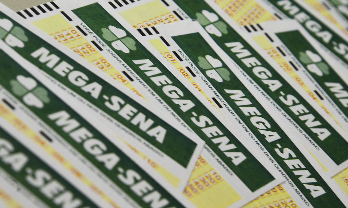 Mega-Sena acumula mais uma vez