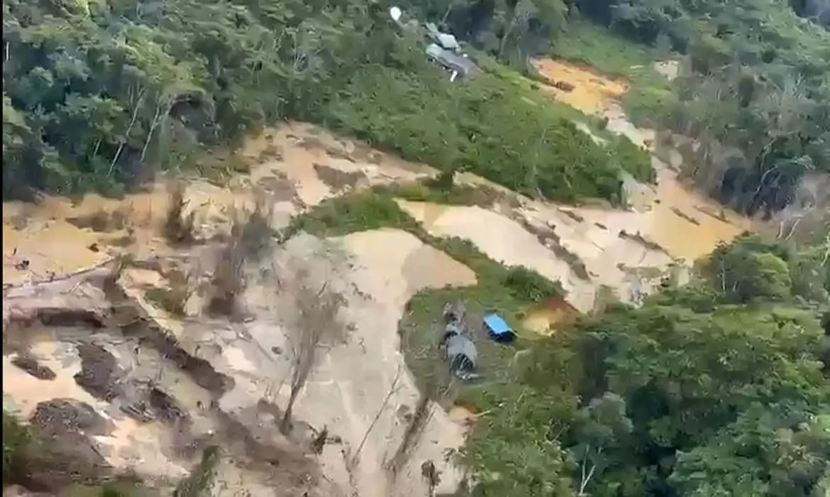 Saúde confirma duas mortes em pouso forçado