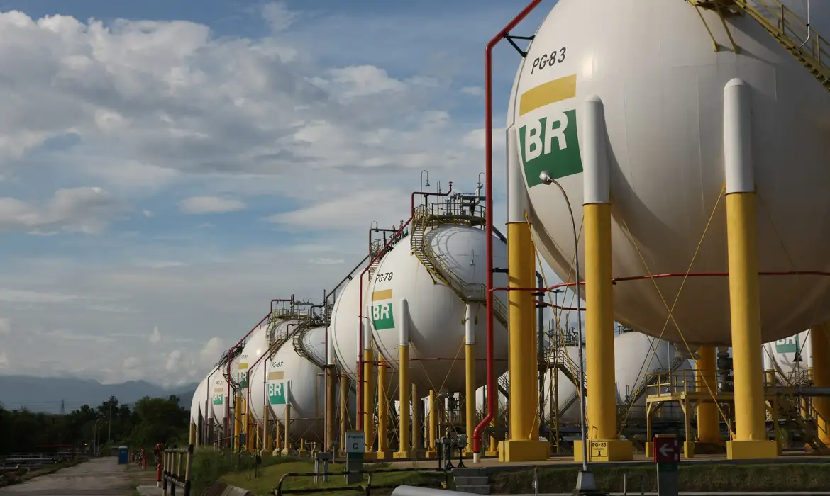 Petrobras reduz em 14% preço do gás natural