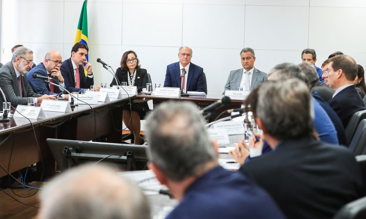 Governo busca negociação com EUA e pede apoio