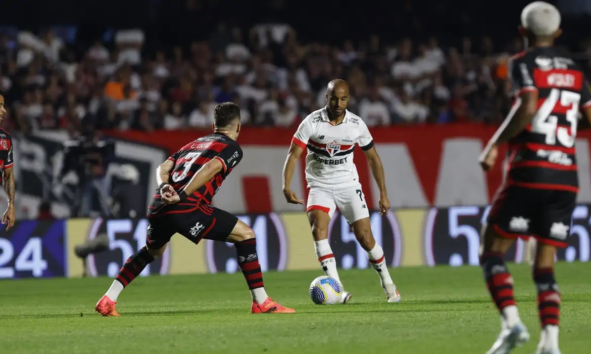 Brasileirão retorna com Flamengo x São Paulo
