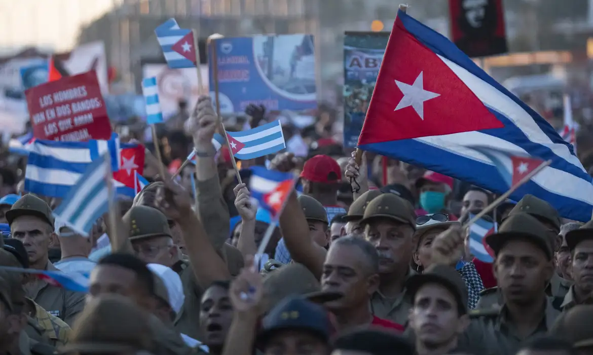 EUA tentam asfixiar Cuba via bloqueio da exportação