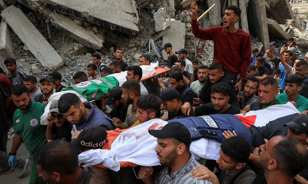 Israel bombardeia Gaza; 123 pessoas morrem