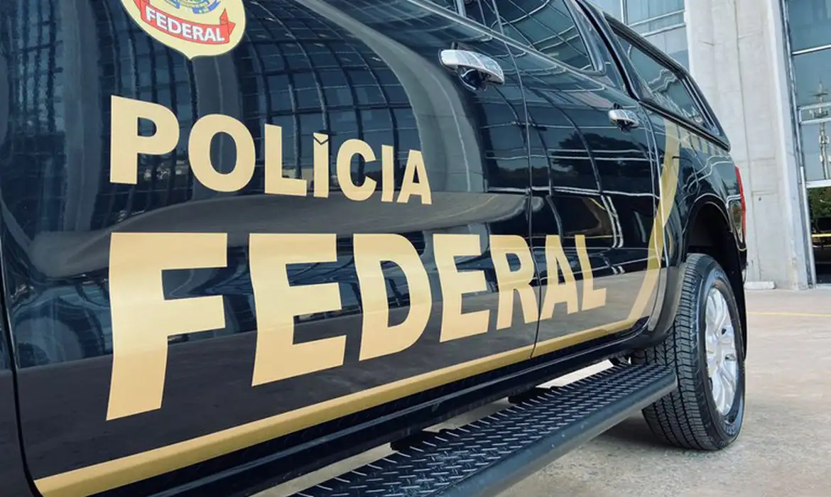 PF faz busca e apreensão de celulares
