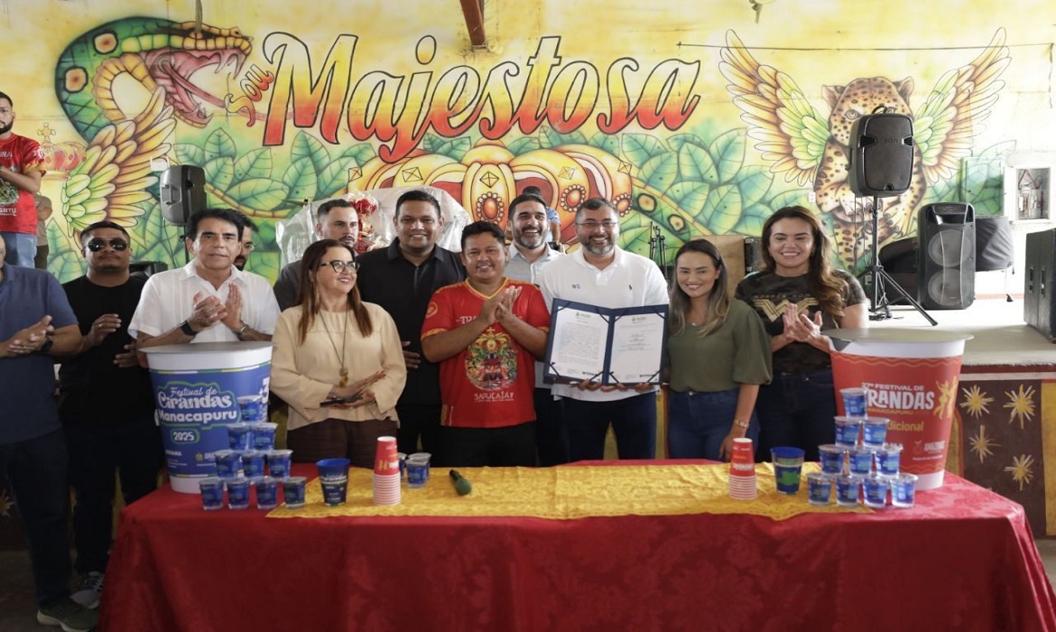 Governo do Amazonas entrega EPIs e copos de água para o festival das cirandas