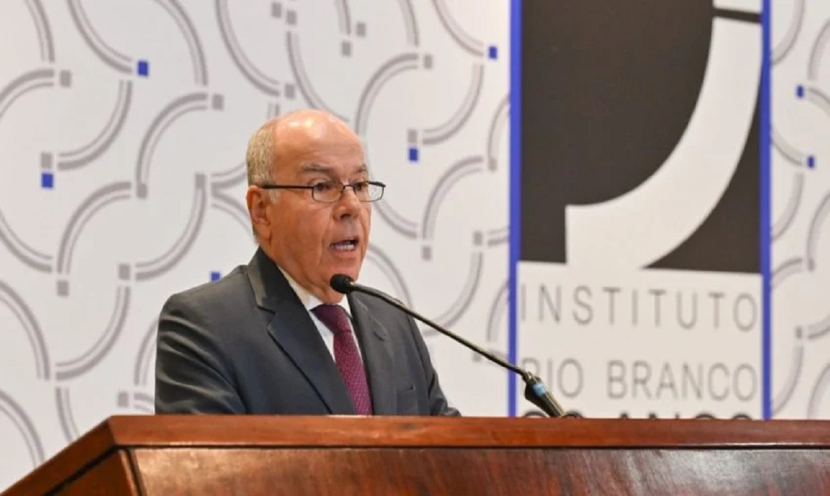 Chanceler vê conluio contra o Brasil