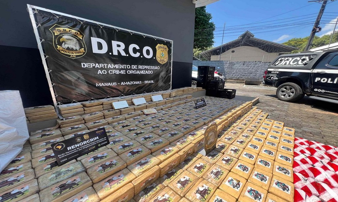 Polícia Civil prende homem em flagrante com 700 quilos de cocaína pura