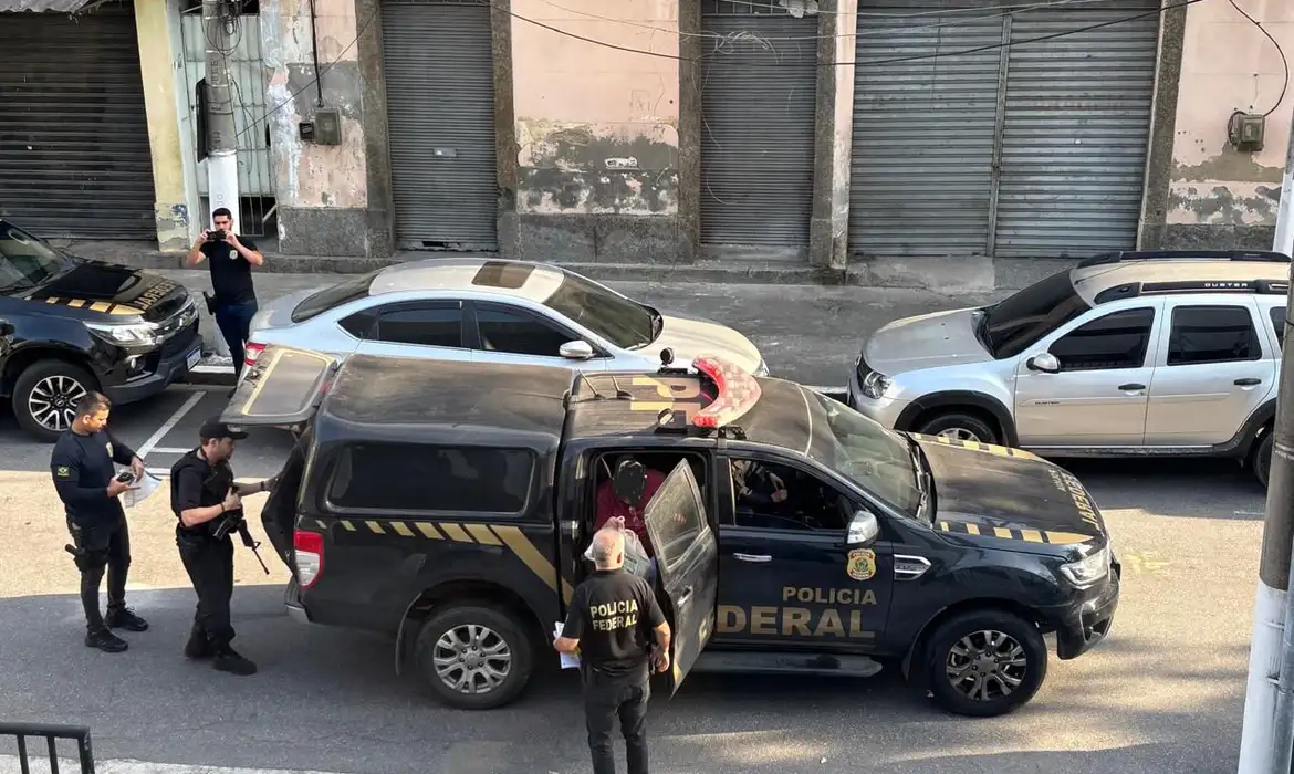 PF prende 14 pessoas de quadrilha que criou 330 empresas