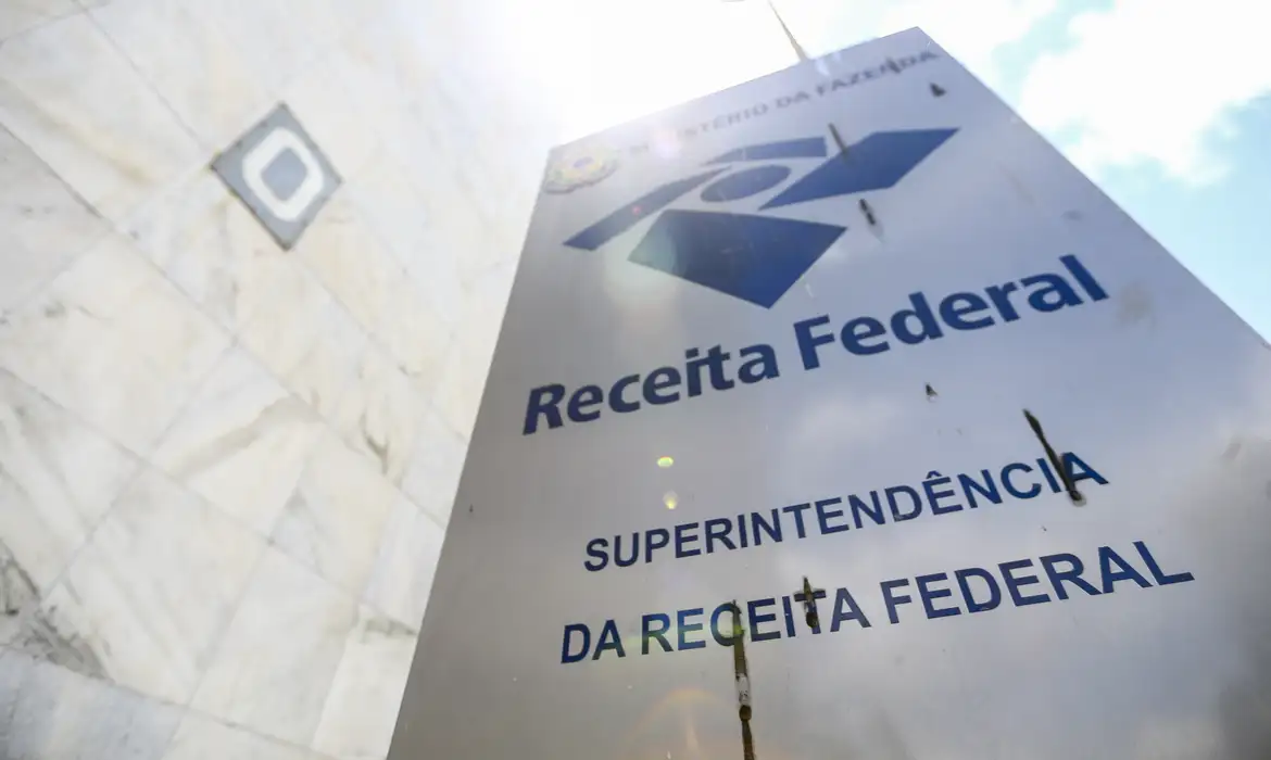 Para coibir lavagem de dinheiro, Receita iguala fintechs