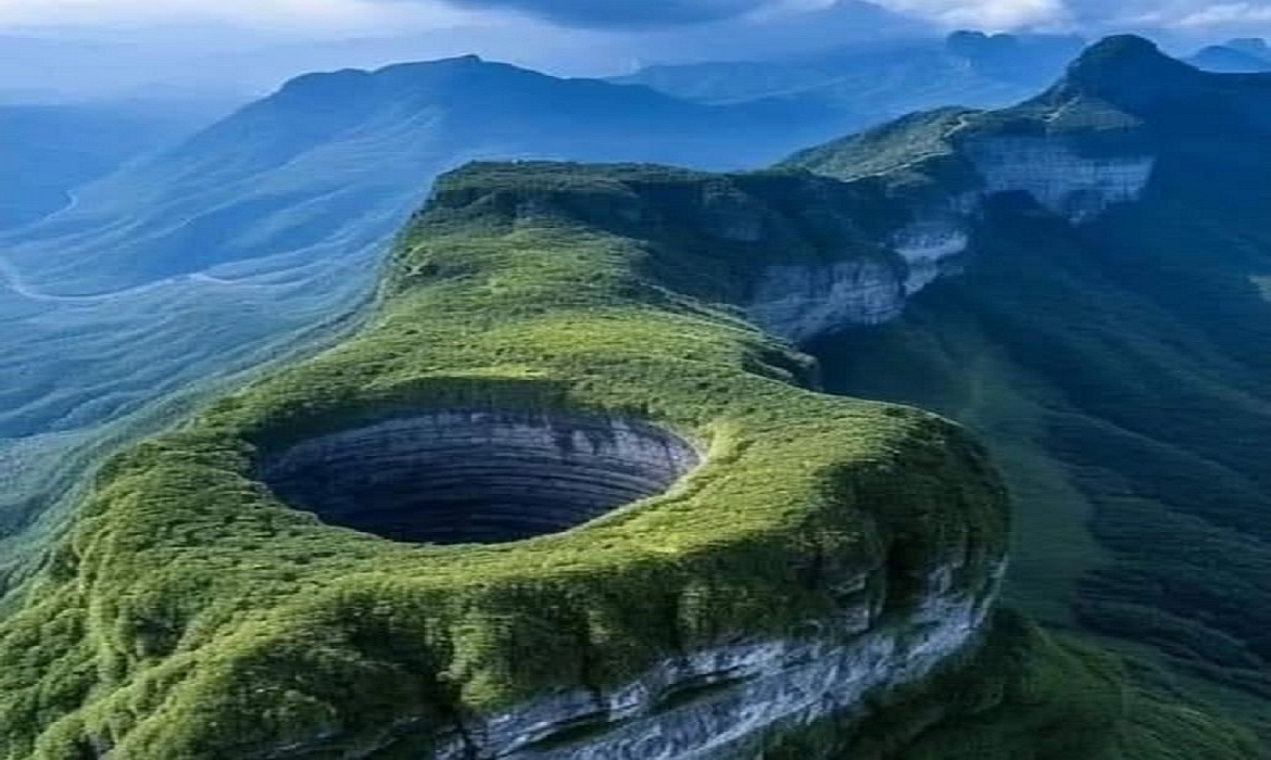 O mais profundo sumidouro natural do planeta!