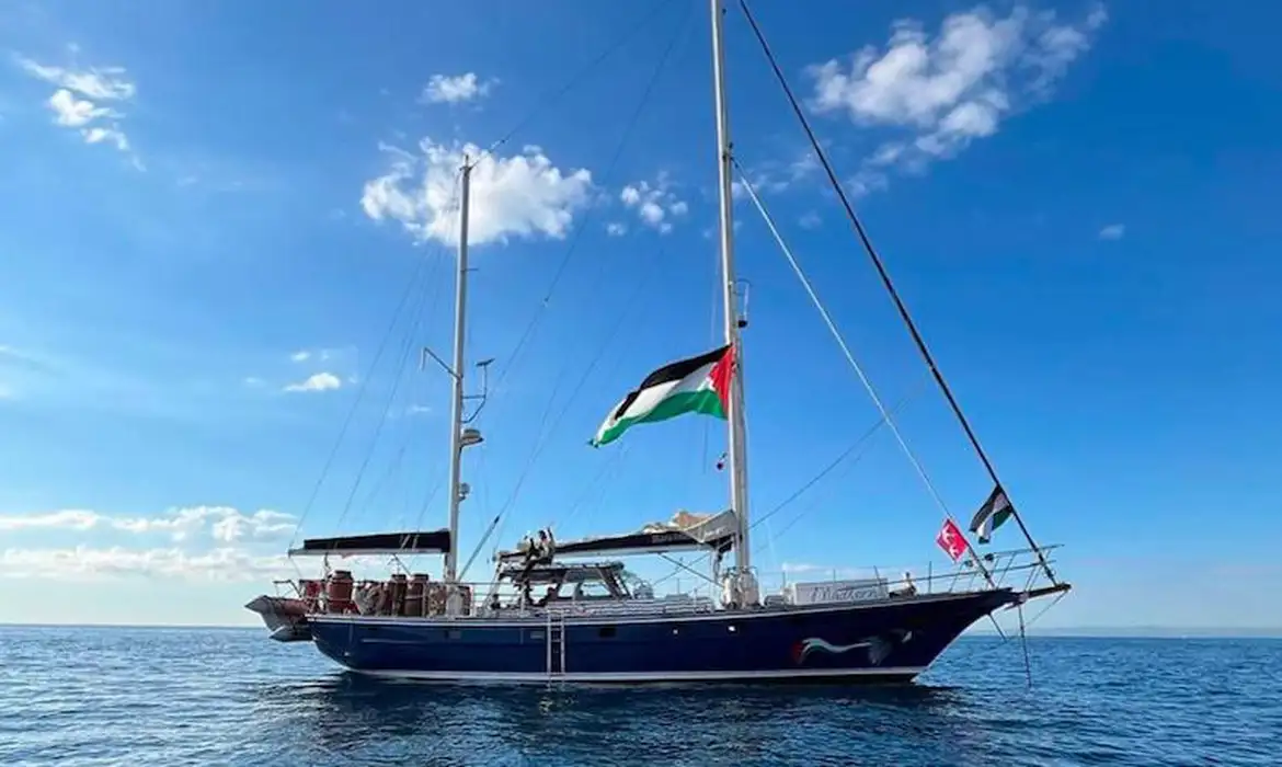 Com brasileiros, Flotilha da Liberdade leva ajuda humanitária