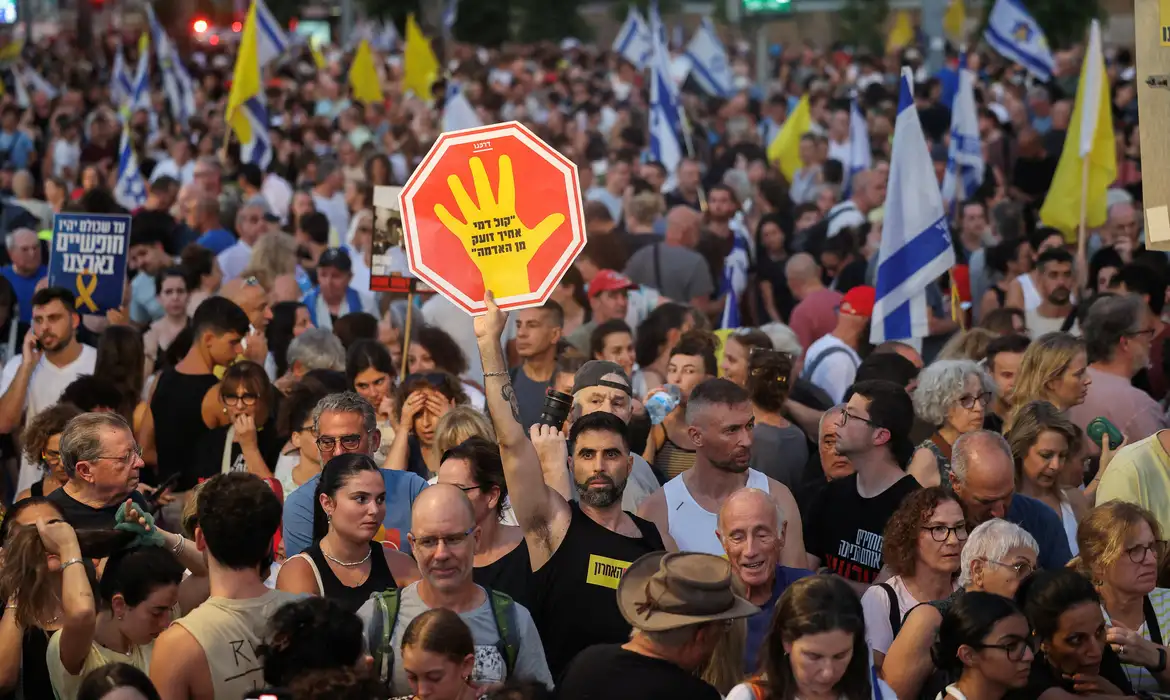 Manifestantes bloqueiam estradas em Israel