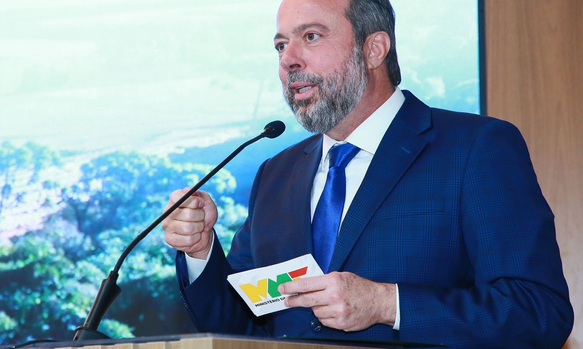 Governo estuda parceria com Bolívia para nova hidrelétrica