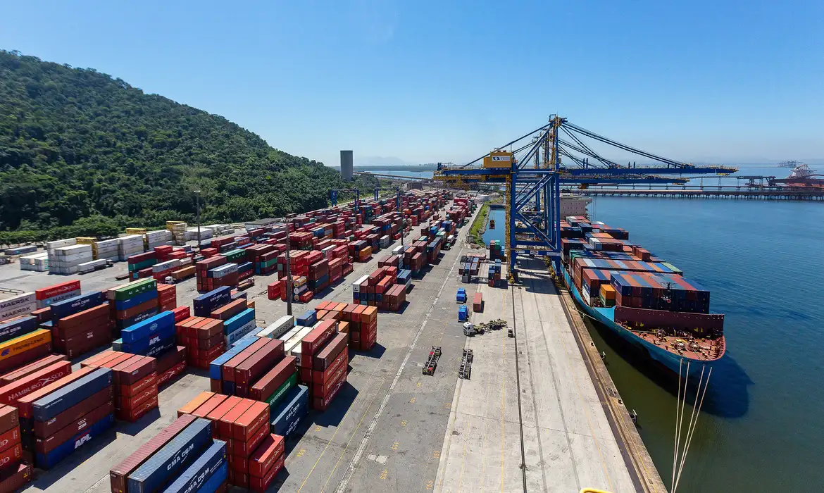 Gecex sobretaxa resinas plásticas dos Estados