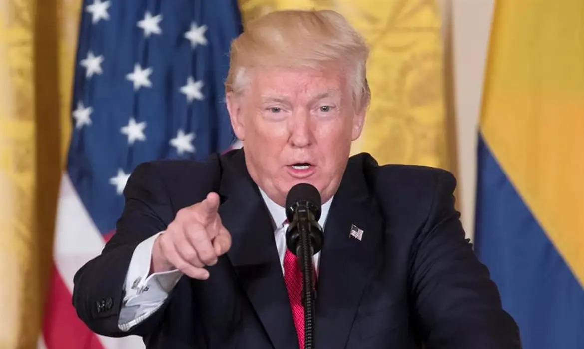 Trump envia submarinos nucleares para Rússia
