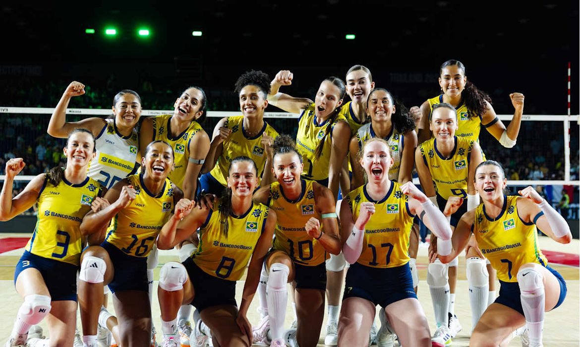 Vôlei: Brasil permanece com 100%