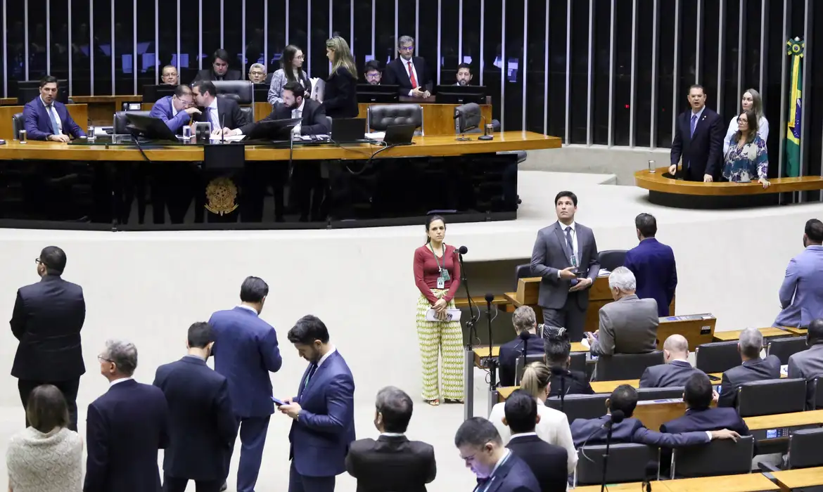Sem acordo, Câmara não pauta foro privilegiado nem anistia