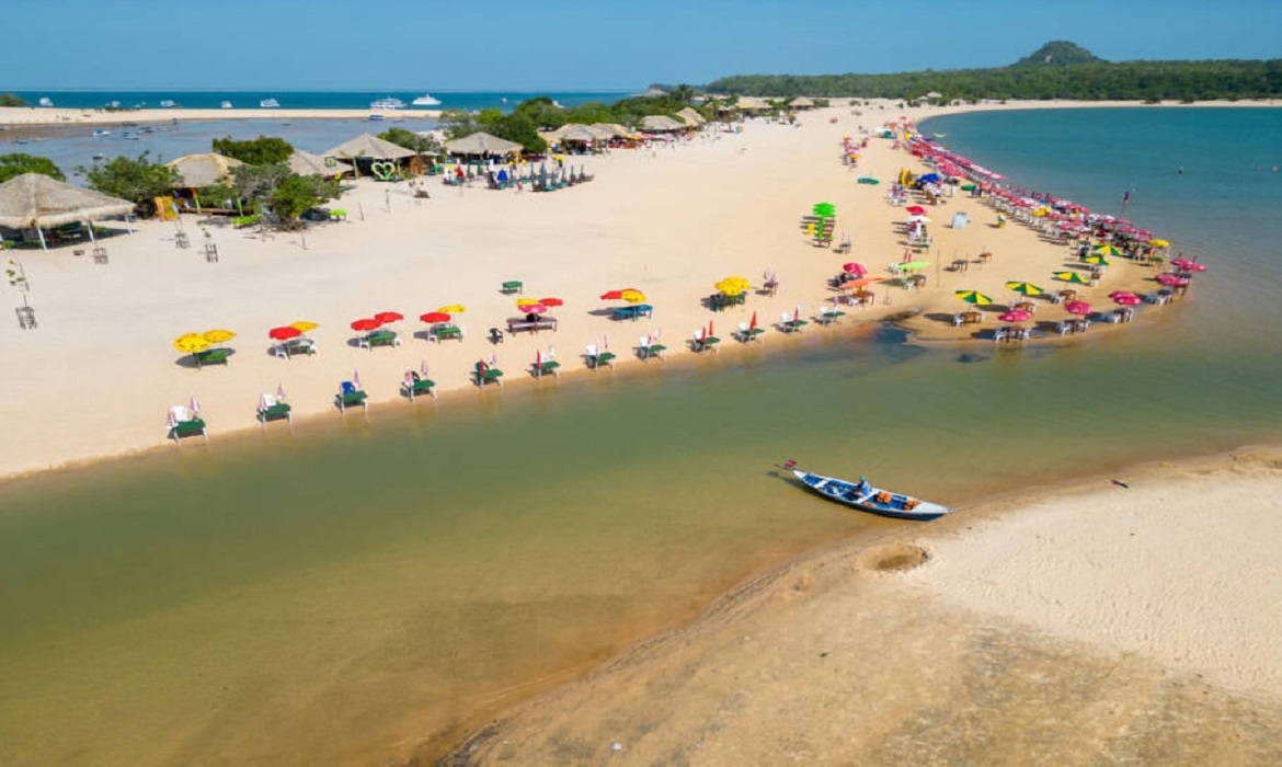 Santarém do Pará conquista título com a praia mais bonita do Brasil