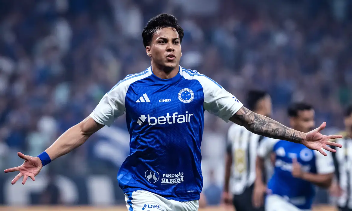 Kaio Jorge brilha e Cruzeiro derrota Atlético-MG