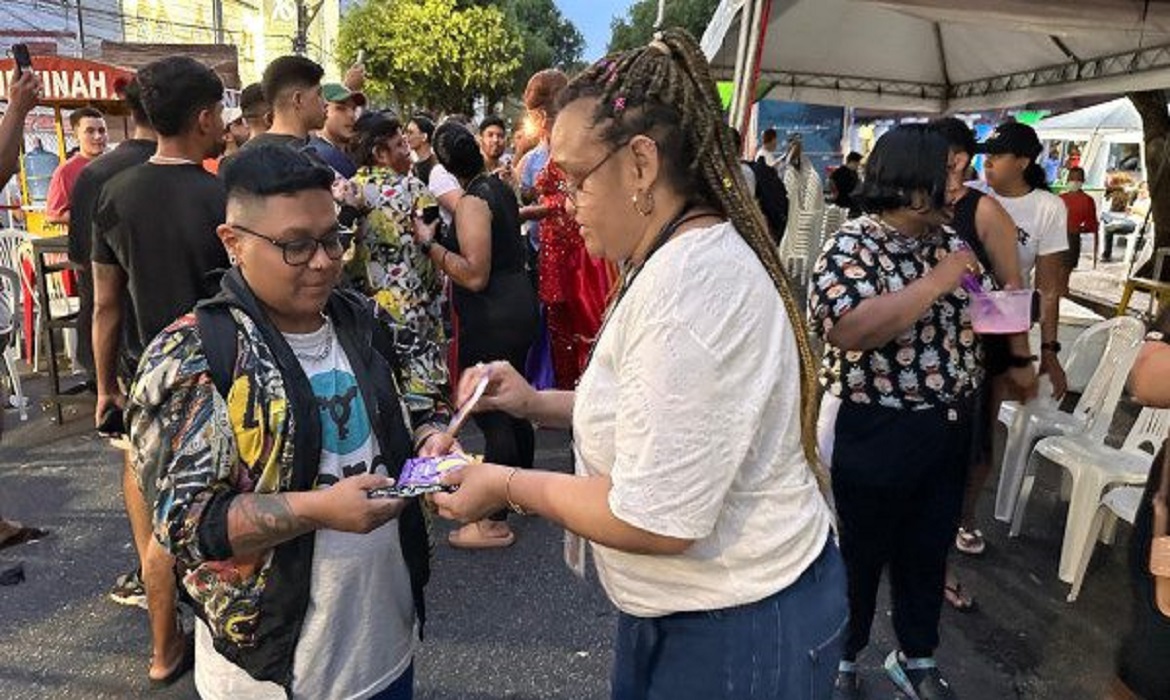 Saúde Parada LGBT+: FVS-RCP reforça prevenção