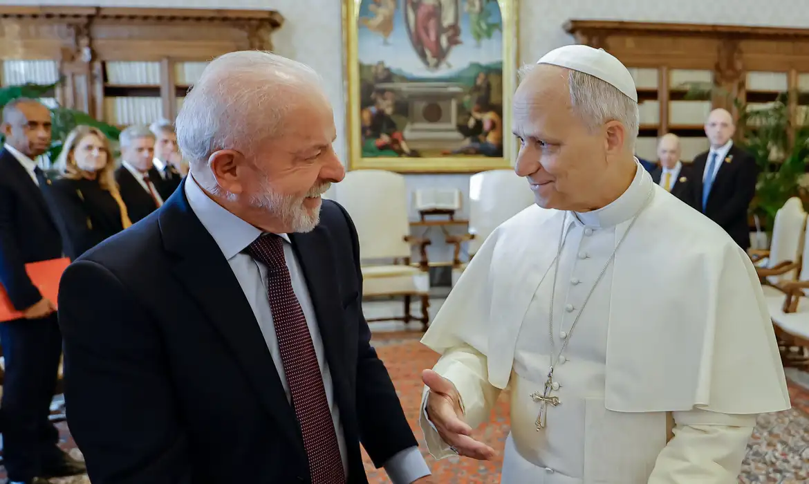 Lula se reúne com papa Leão XIV, pela primeira vez