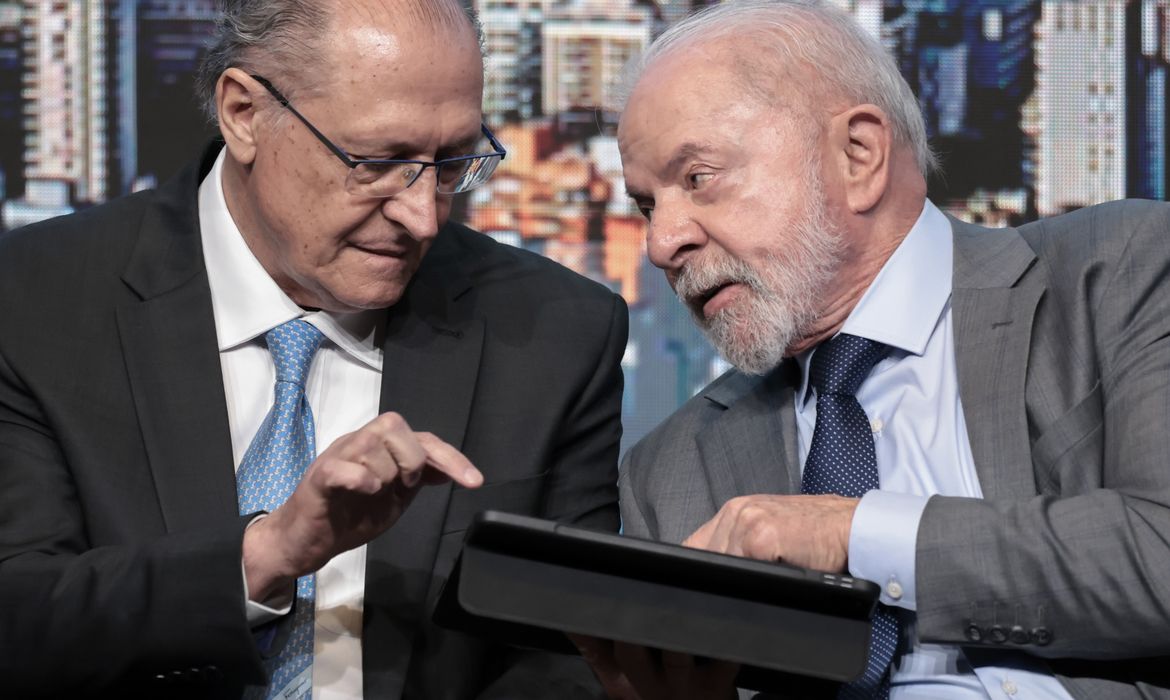 Lula anuncia programa de habitação