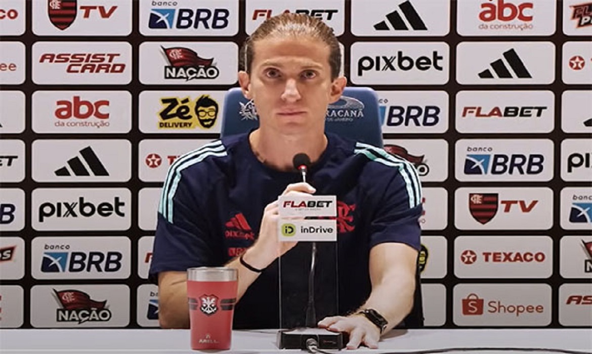 Filipe Luís deixa recado e cita Santos após vitória do Flamengo