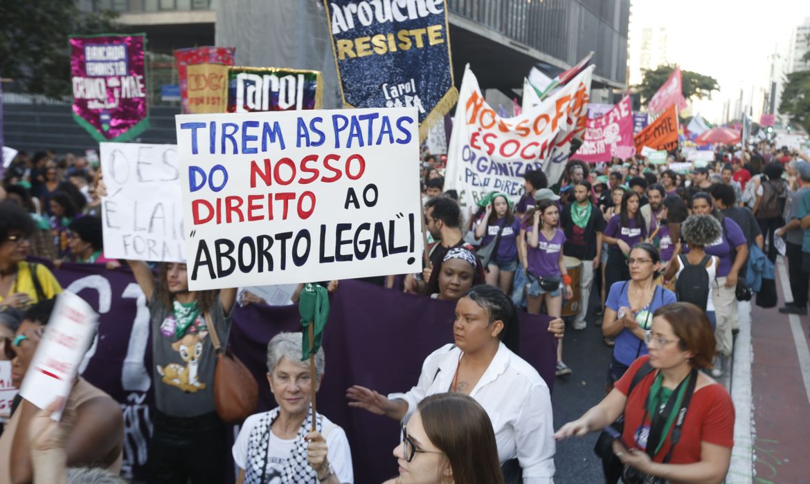Ataque a aborto legal espalha "pânico moral"