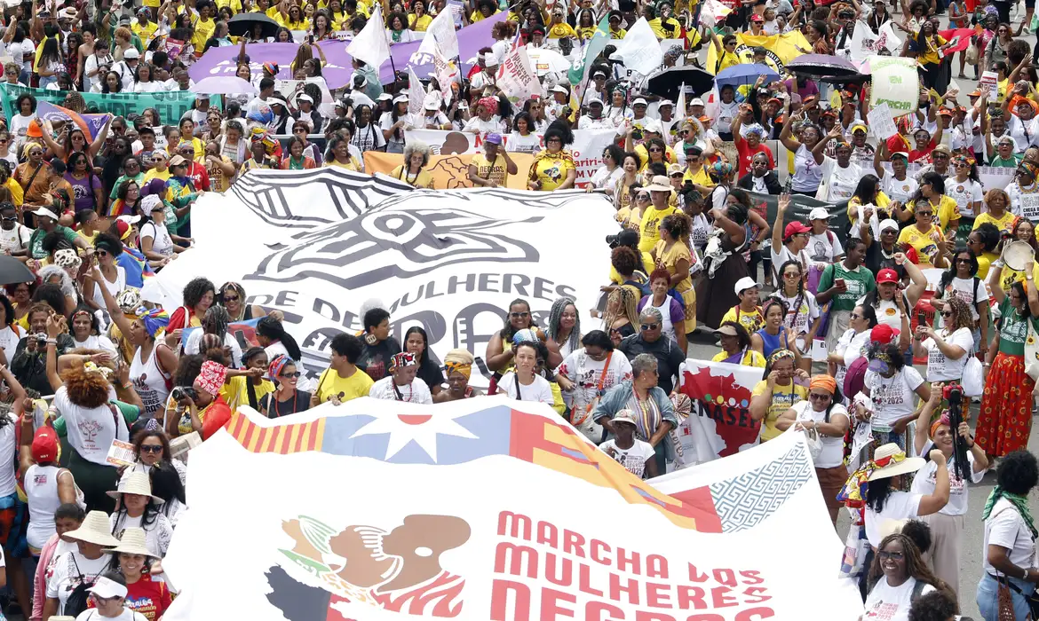 Com cerca de 500 mil pessoas, Marcha das Mulheres Negras