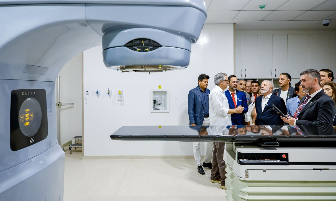 Lula inaugura serviços de radioterapia