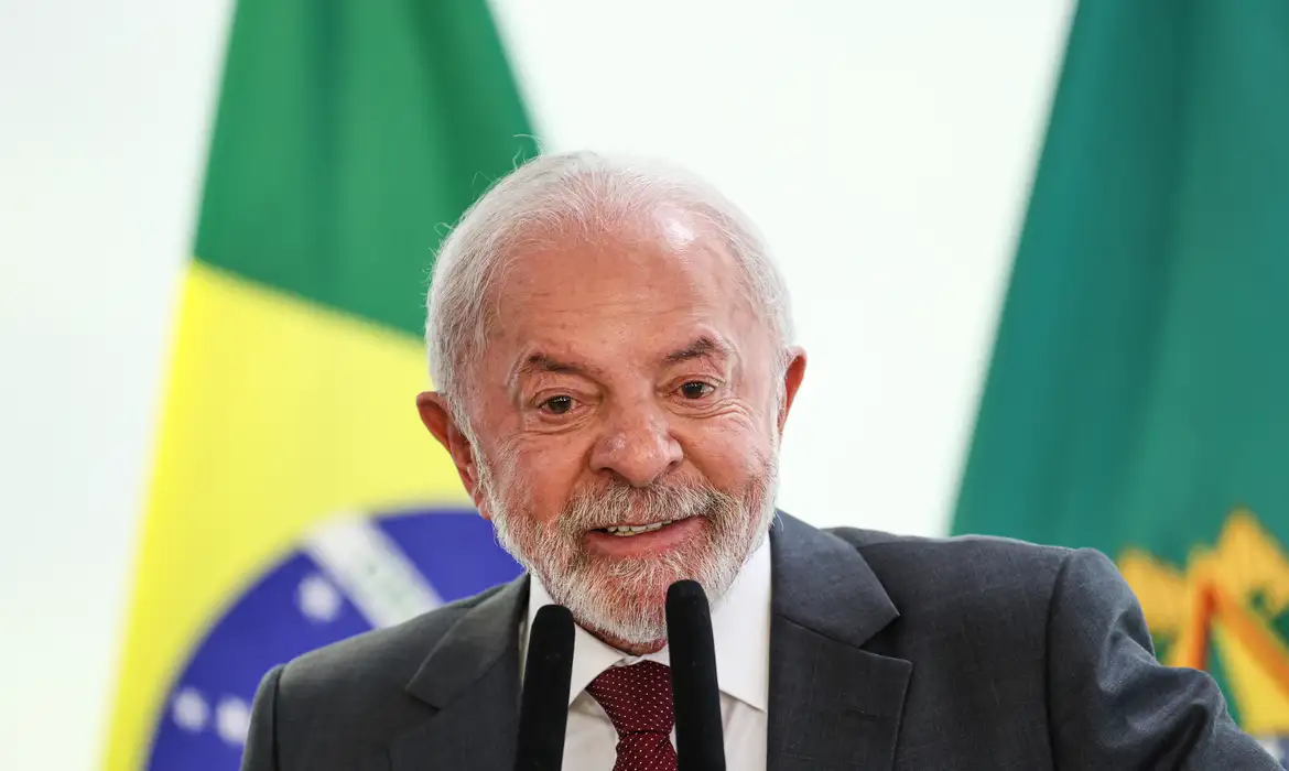 Lula quer expulsão de servidor que agrediu mulher