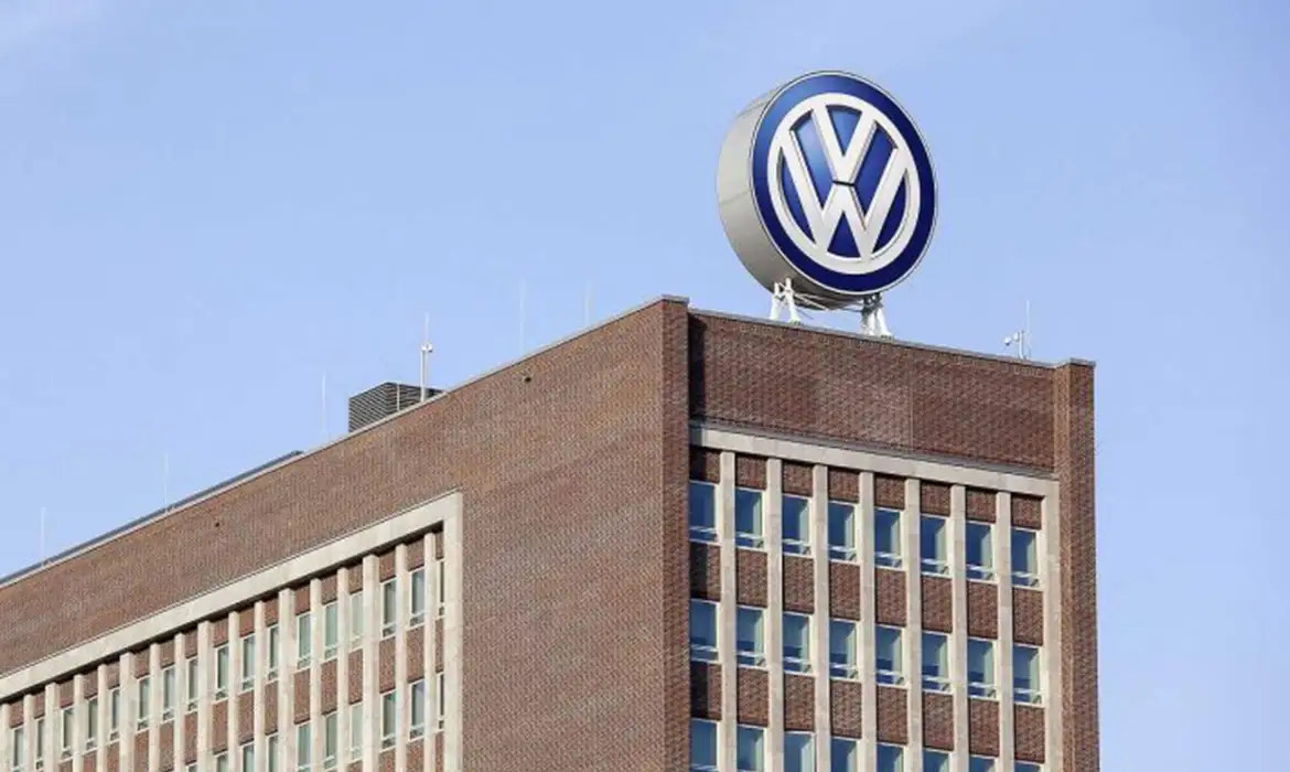 Trabalhadores processam Volkswagen