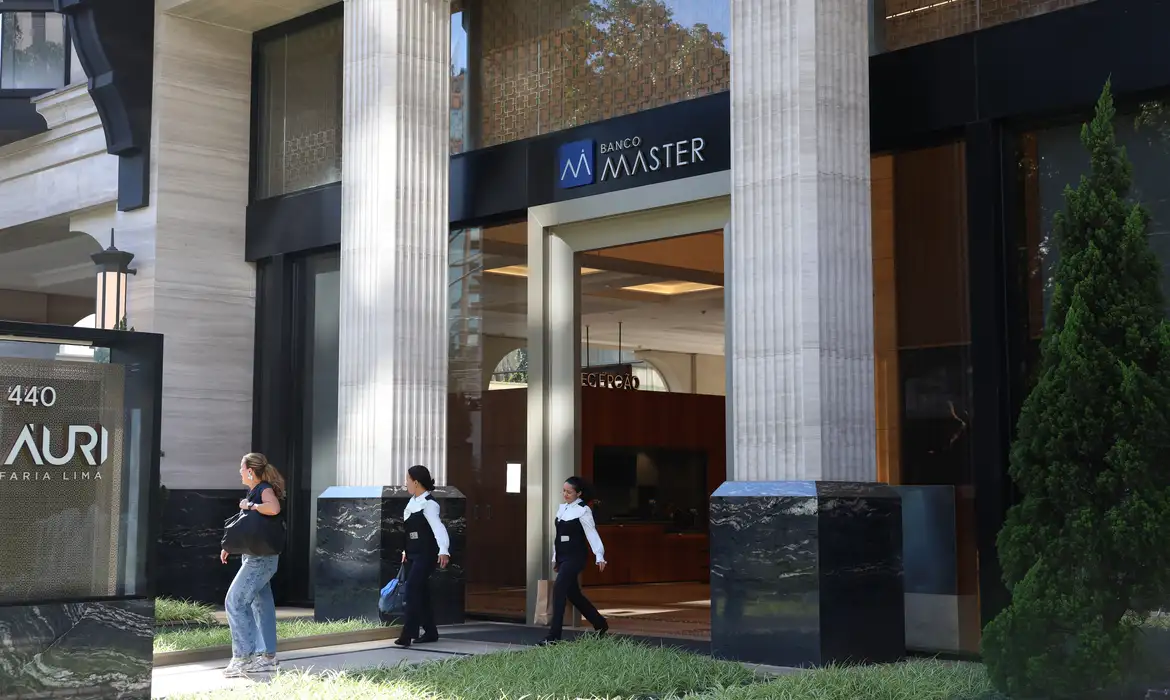 FGC inicia pagamento de clientes do Banco Master