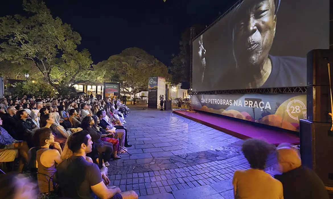 Abertura da Mostra de Tiradentes celebra Karine Teles