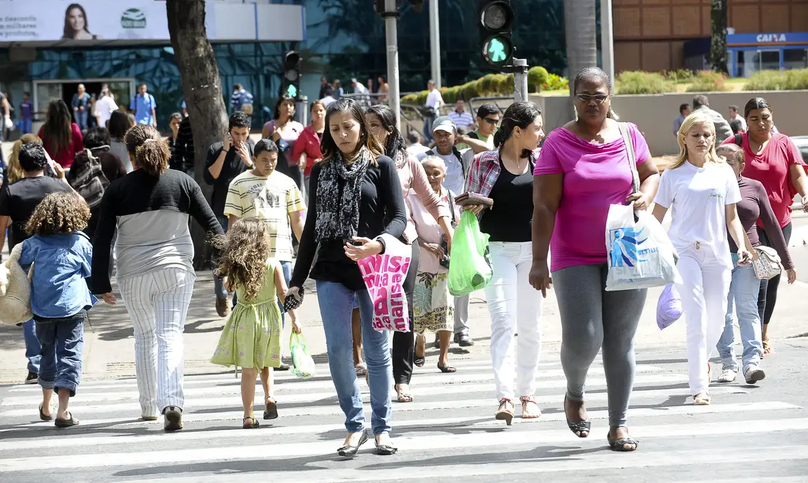 Desemprego cai para 5,1% em dezembro