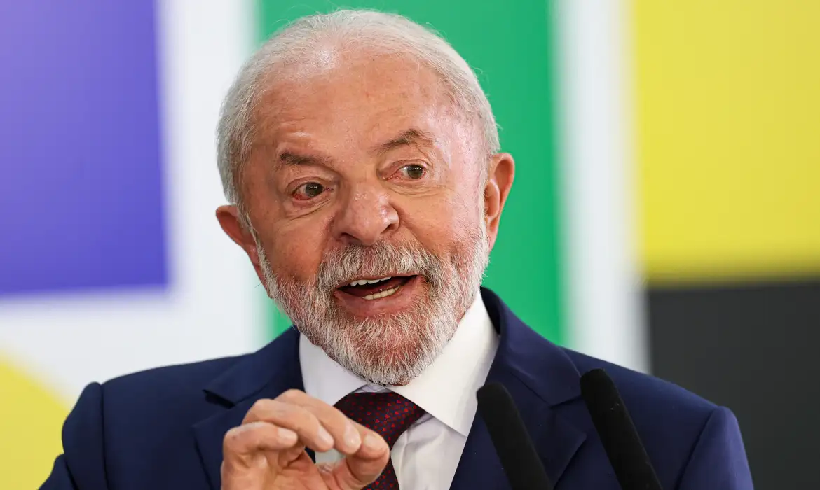Lula anuncia isenção de visto