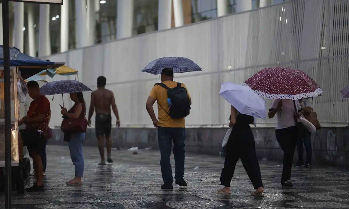 Inmet: maioria das regiões tem alerta de chuvas