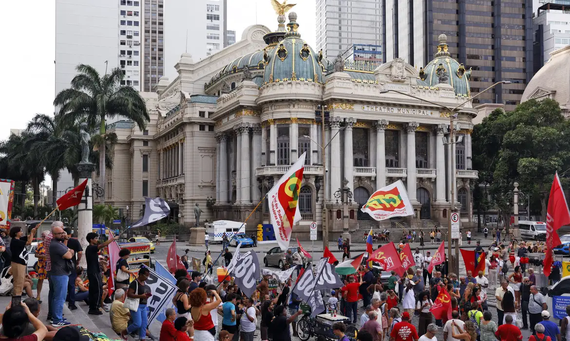 Manifestação no Rio lembra 8 de janeiro